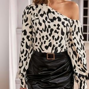 Trendy print one sleeve top NWOT